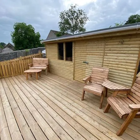 Sunshine Cottage Tideswell, Games Room Included. Exterior photo