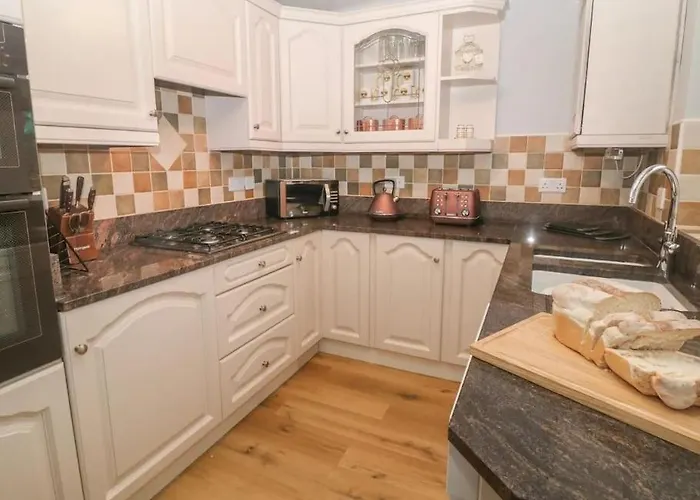 Sunshine Cottage Tideswell, Games Room Included.