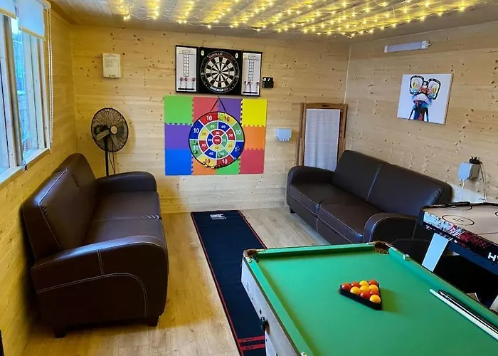 Sunshine Cottage Tideswell, Games Room Included.