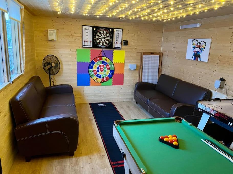 Casa de Férias Sunshine Tideswell, Games Included. *